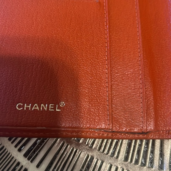 Well loved orange Chanel wallet - Picture 8 of 12